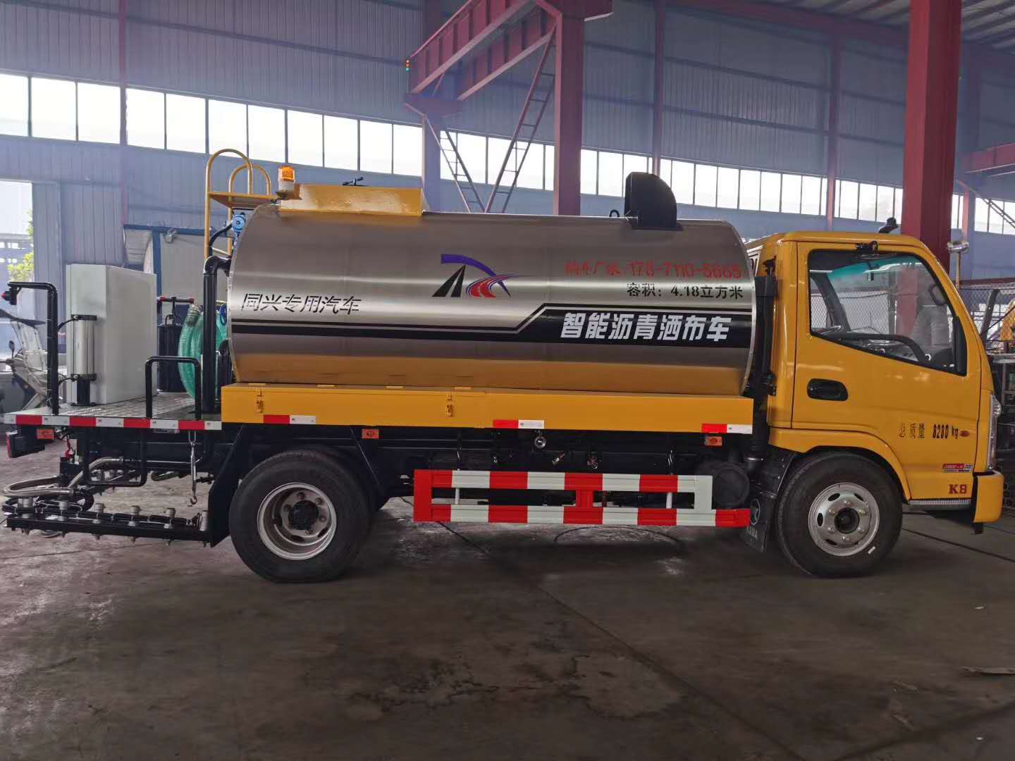 6噸乳化瀝青撒布車銷往內(nèi)蒙古烏海